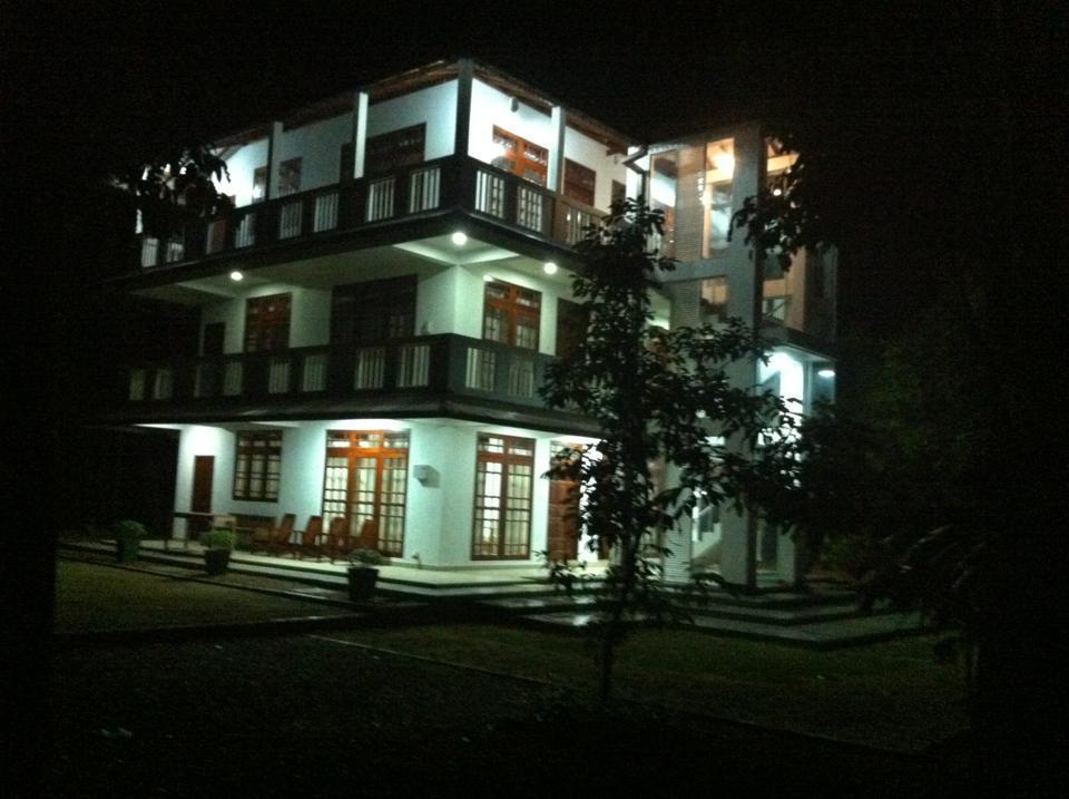Gem Field Rest Bed and Breakfast Ratnapura Buitenkant foto
