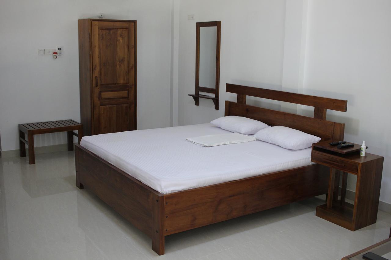 Gem Field Rest Bed and Breakfast Ratnapura Buitenkant foto